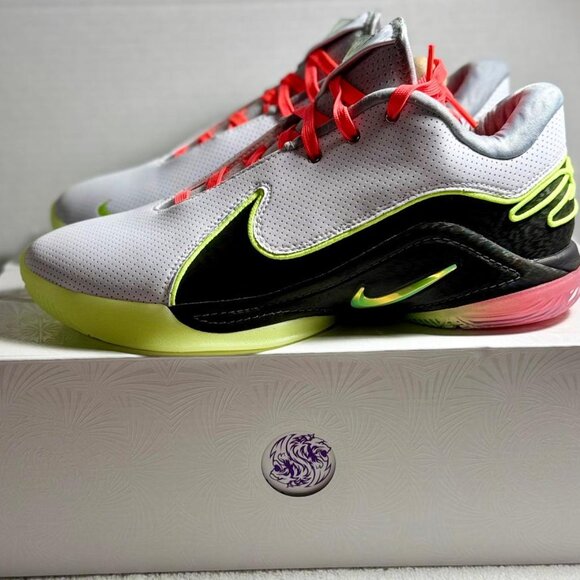 Nike Lebron XXII White Volt Glow Medium Basketball Shoes FZ1094-101 Sz: 11 *NEW* - Picture 4 of 10